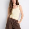 Geripptes T-Shirt mit Racerback Geripptes T-Shirt mit Racerback