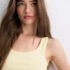 Geripptes T-Shirt mit Racerback Geripptes T-Shirt mit Racerback