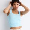Geripptes T-Shirt mit Racerback Geripptes T-Shirt mit Racerback