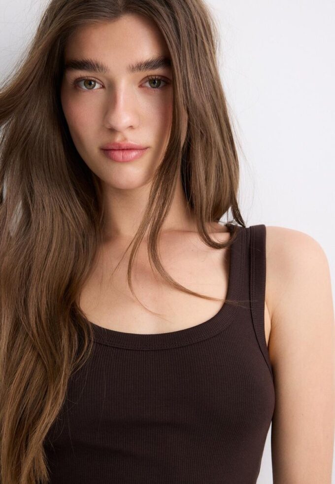 Geripptes T-Shirt mit Racerback