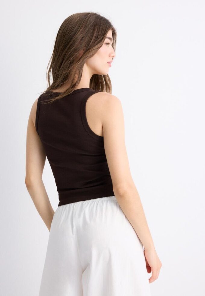 Geripptes T-Shirt mit Racerback