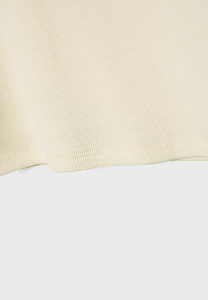 Geripptes T-Shirt mit Racerback Geripptes T-Shirt mit Racerback