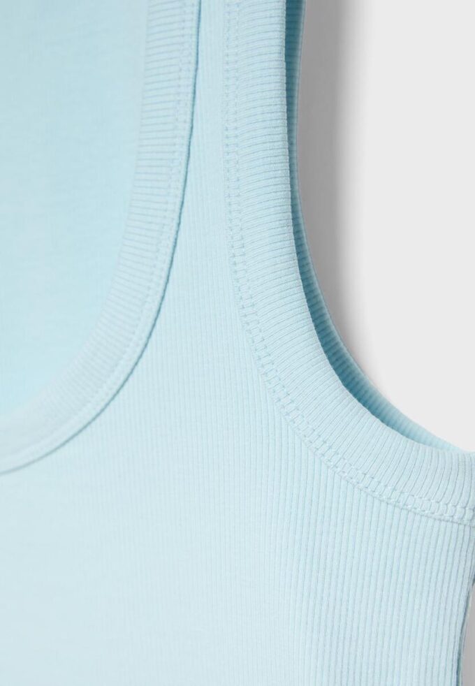 Geripptes T-Shirt mit Racerback Geripptes T-Shirt mit Racerback