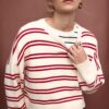 Gestreifter, kurz geschnittener Strickpullover Gestreifter, kurz geschnittener Strickpullover