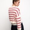 Gestreifter, kurz geschnittener Strickpullover Gestreifter, kurz geschnittener Strickpullover
