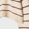 Gestreifter, kurz geschnittener Strickpullover