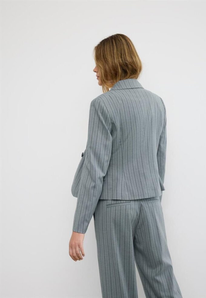 Gestreifter kurzer Blazer Gestreifter kurzer Blazer