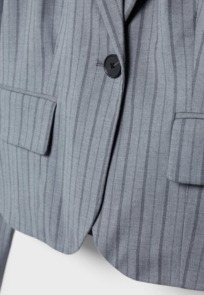 Gestreifter kurzer Blazer Gestreifter kurzer Blazer