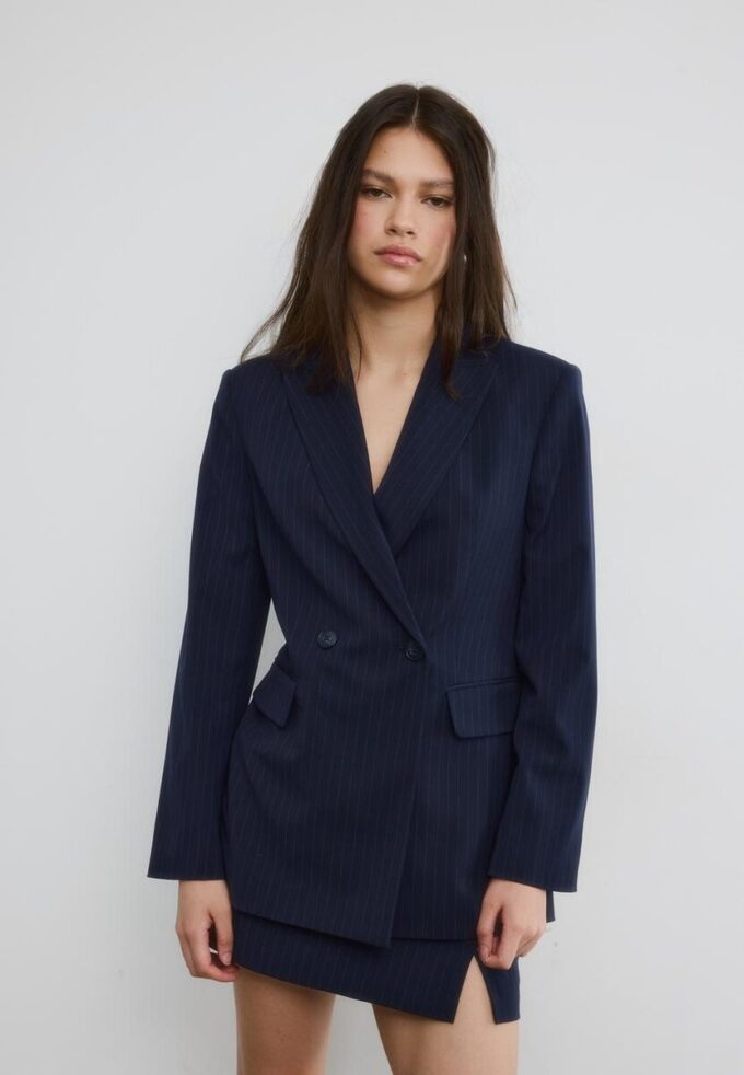 Gestreifter, taillierter Blazer Gestreifter, taillierter Blazer