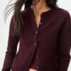 Gestrickte Jacke mit Knopfleiste Gestrickte Jacke mit Knopfleiste
