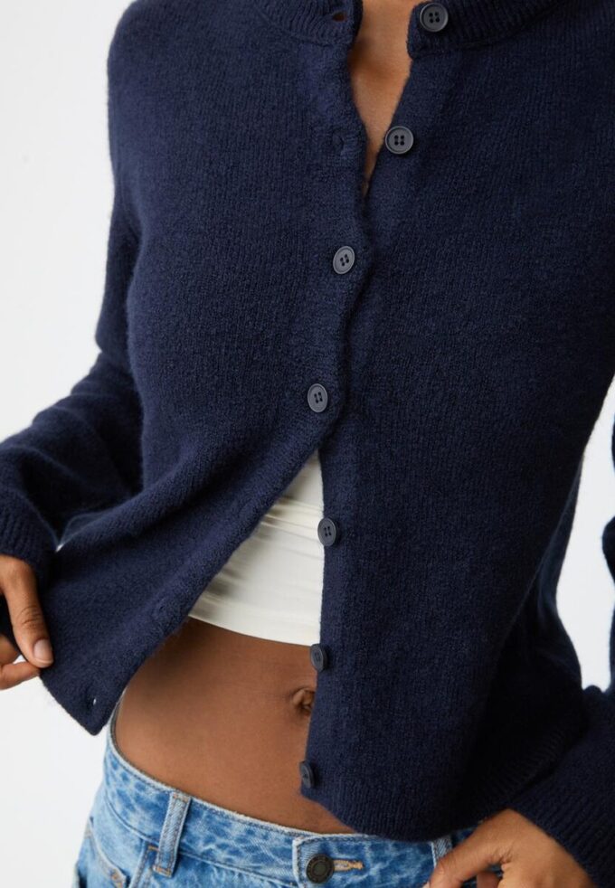Gestrickte Jacke mit Knopfleiste