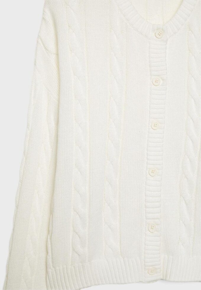 Gestrickte Strickjacke mit Knopfleiste