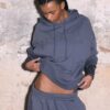 Hoodie mit Nieten und Stickerei