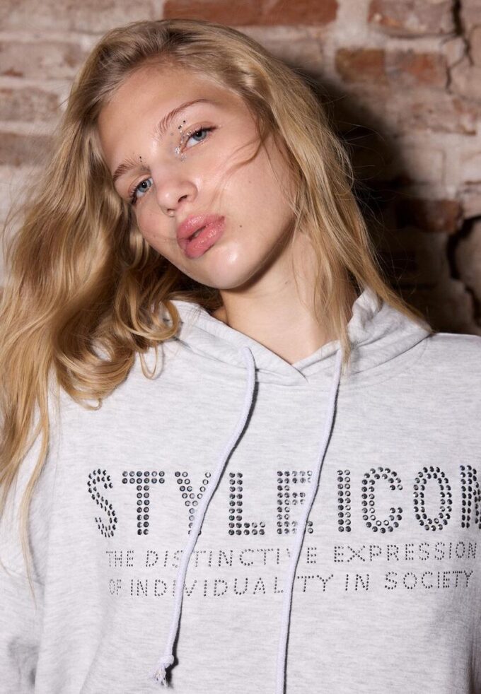 Hoodie mit Strasssteinen