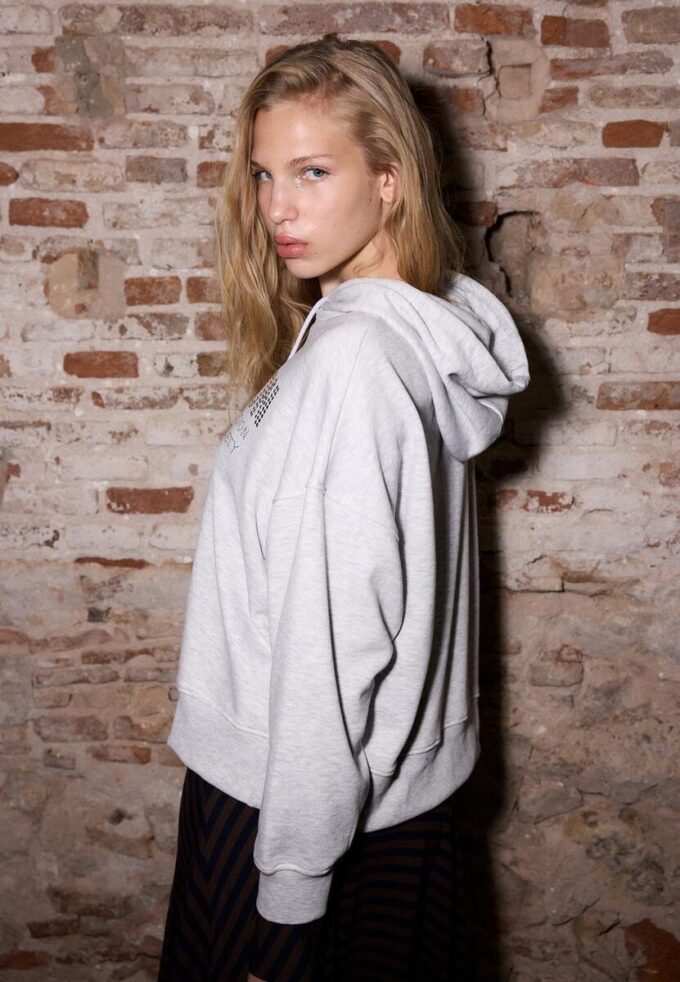 Hoodie mit Strasssteinen