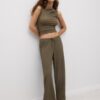 Hose mit geradem Bein und Bügelfalte Hose mit geradem Bein und Bügelfalte