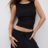 Hose mit geradem Bein und Bügelfalte Hose mit geradem Bein und Bügelfalte