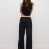Hose mit geradem Bein und Bügelfalte Hose mit geradem Bein und Bügelfalte