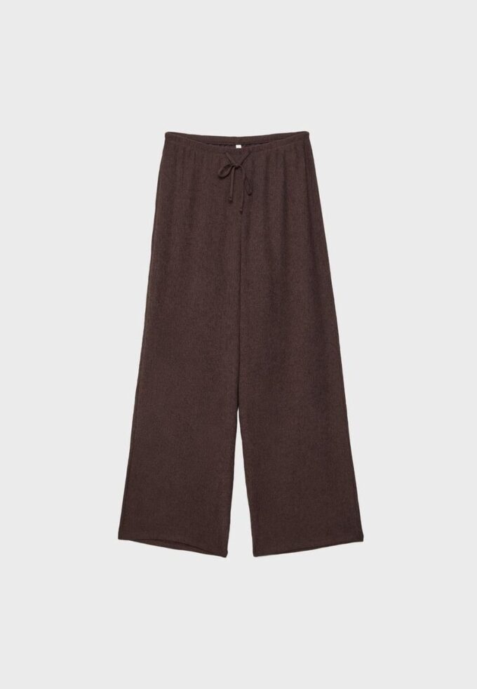 Hose mit geradem Bein und Bügelfalte Hose mit geradem Bein und Bügelfalte