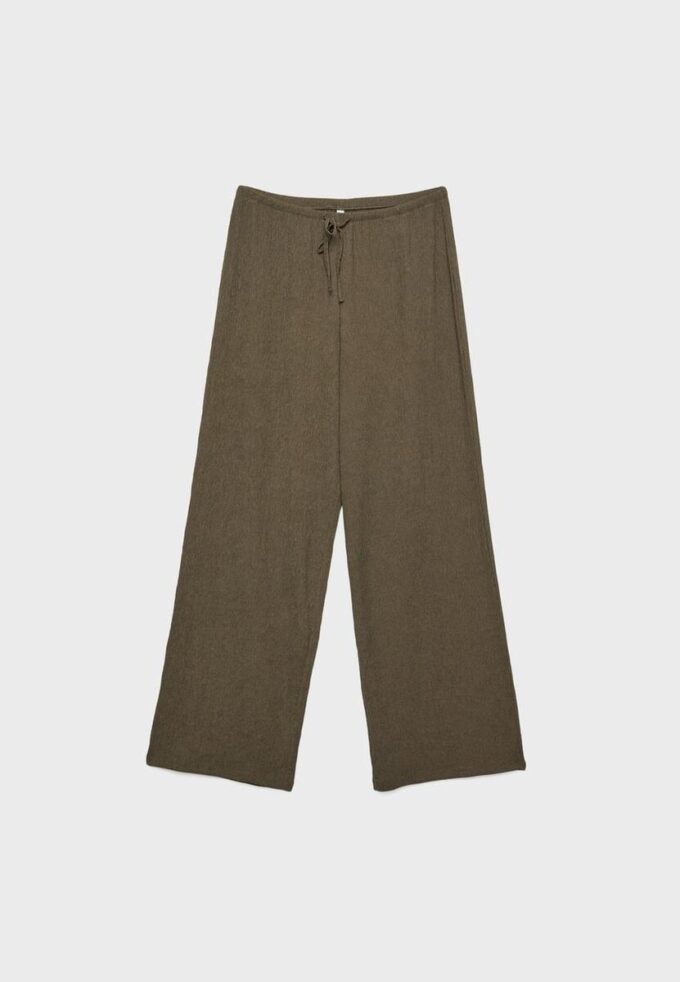 Hose mit geradem Bein und Bügelfalte Hose mit geradem Bein und Bügelfalte