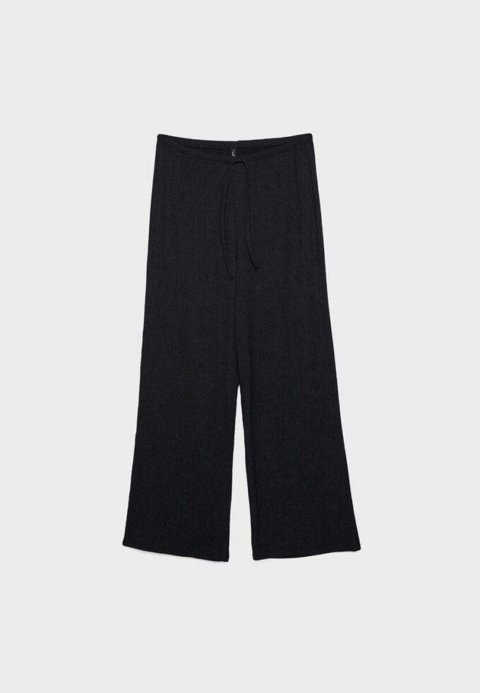 Hose mit geradem Bein und Bügelfalte Hose mit geradem Bein und Bügelfalte
