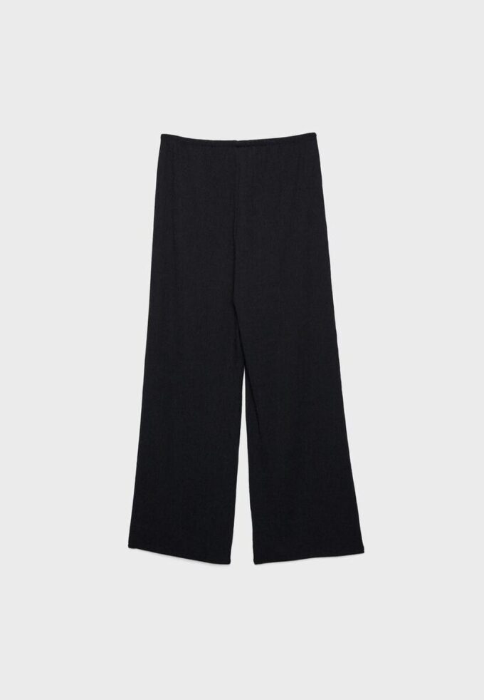 Hose mit geradem Bein und Bügelfalte Hose mit geradem Bein und Bügelfalte