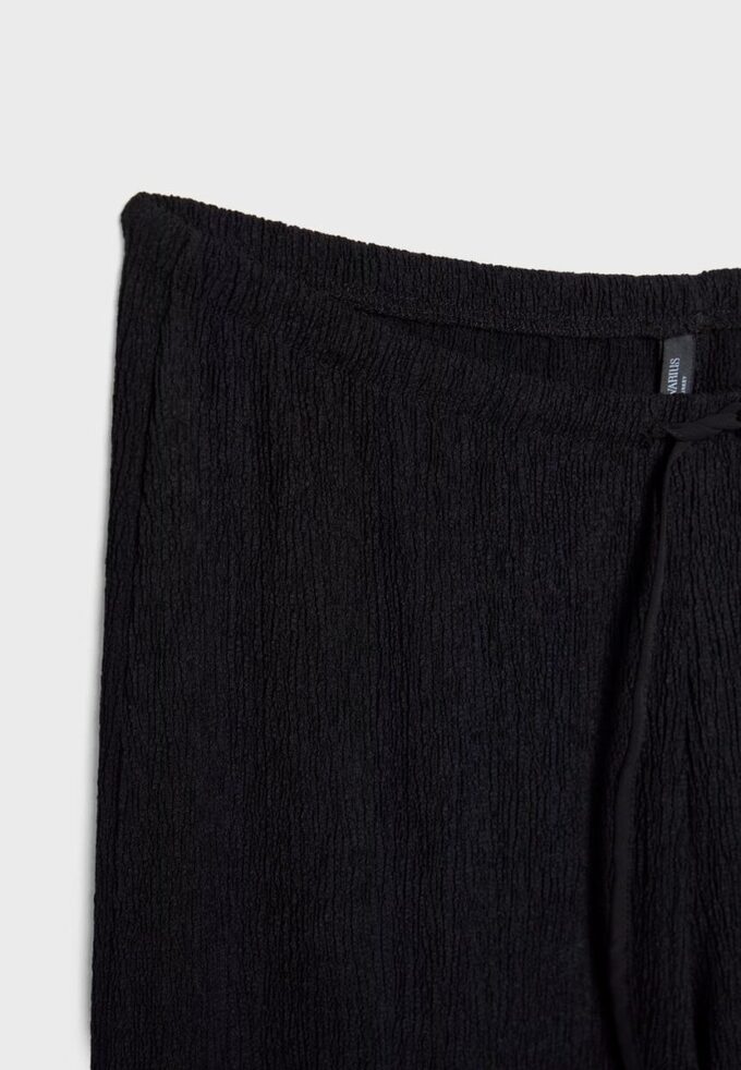 Hose mit geradem Bein und Bügelfalte Hose mit geradem Bein und Bügelfalte