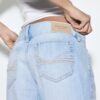 Hosen mit niedriger Leibhöhe und geradem Bein sowie Hammer-Loop-Details