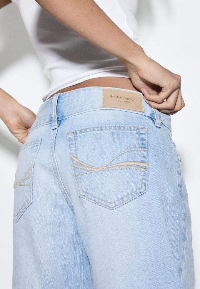 Hosen mit niedriger Leibhöhe und geradem Bein sowie Hammer-Loop-Details