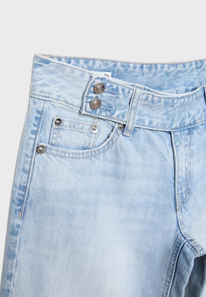 Hosen mit niedriger Leibhöhe und geradem Bein sowie Hammer-Loop-Details