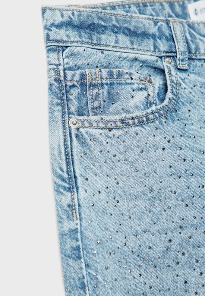 Jeans in gerader Passform mit Strasssteinen