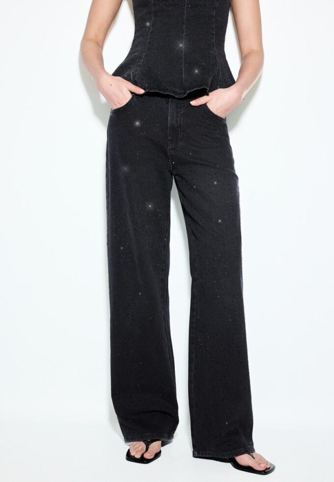 Jeans in gerader Passform mit Strasssteinen