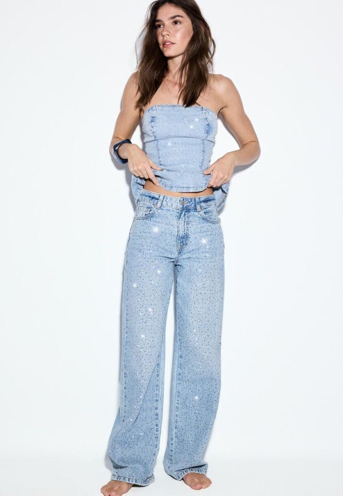 Jeans in gerader Passform mit Strasssteinen