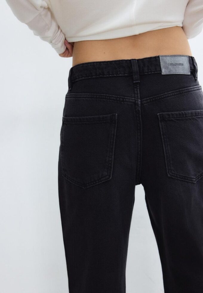 Jeans in gerader Passform mit Strasssteinen