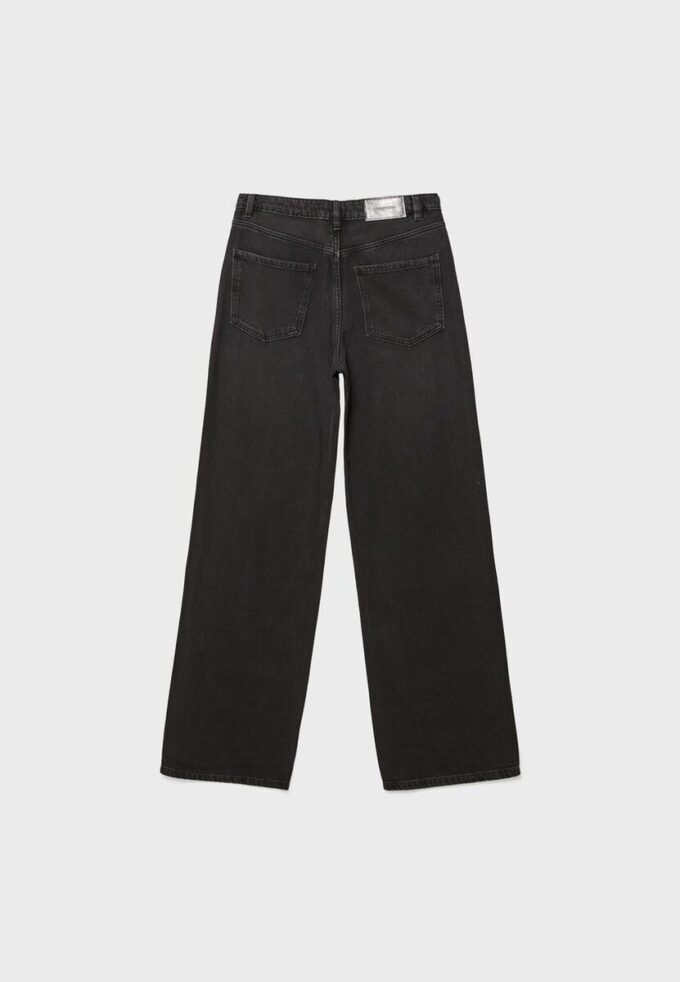 Jeans in gerader Passform mit Strasssteinen