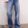 Jeans mit geradem Bein und doppelten Metallknöpfen
