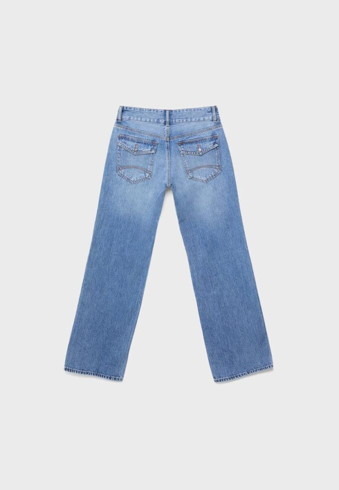 Jeans mit geradem Bein und doppelten Metallknöpfen