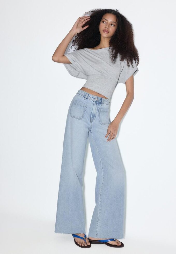 Jeans mit geradem Bein und Taschen Jeans mit geradem Bein und Taschen