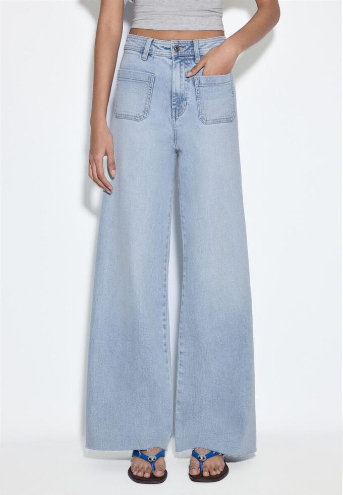 Jeans mit geradem Bein und Taschen Jeans mit geradem Bein und Taschen