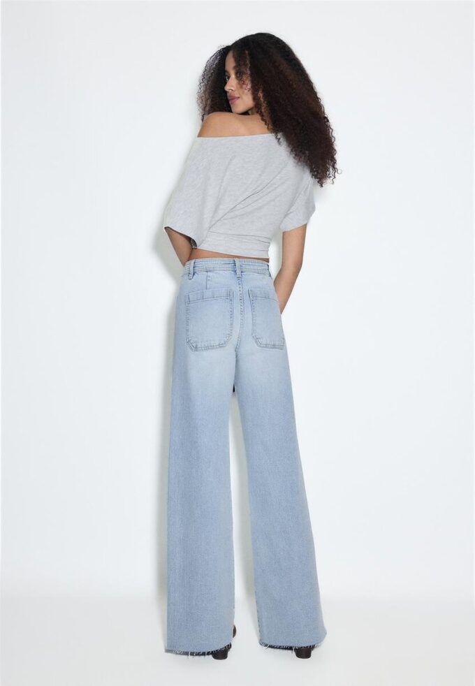 Jeans mit geradem Bein und Taschen Jeans mit geradem Bein und Taschen