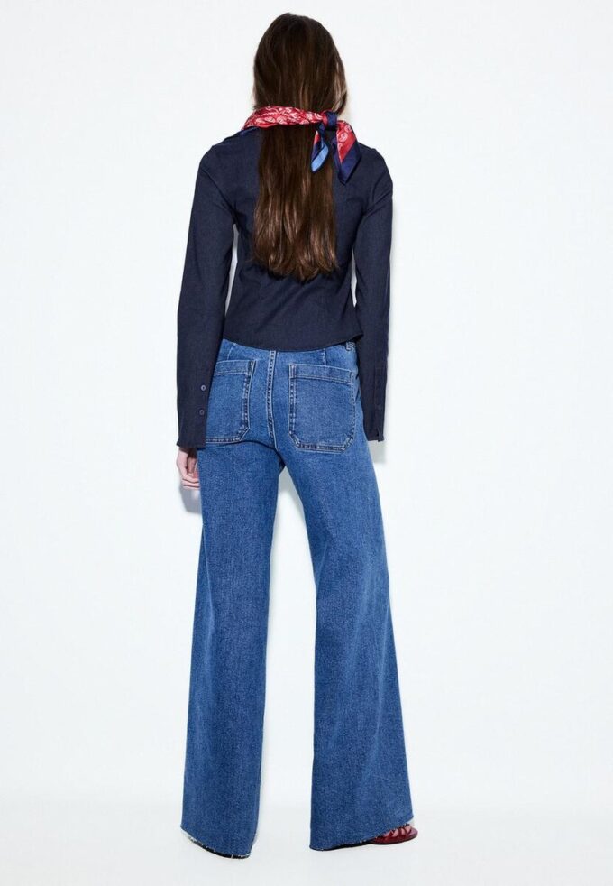Jeans mit geradem Bein und Taschen Jeans mit geradem Bein und Taschen