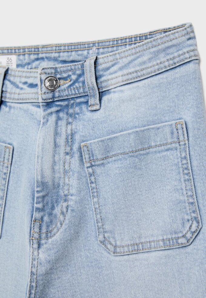 Jeans mit geradem Bein und Taschen Jeans mit geradem Bein und Taschen