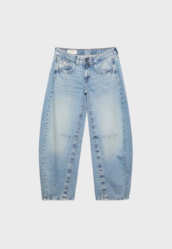Jeans mit niedriger Leibhöhe und ausgestellten Beinen