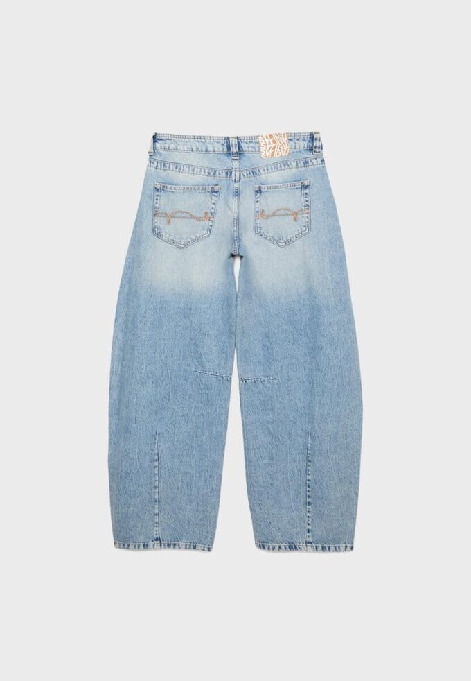 Jeans mit niedriger Leibhöhe und ausgestellten Beinen