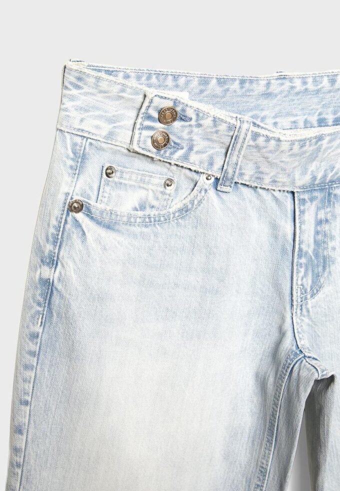 Jeans mit niedriger Leibhöhe und geradem Bein sowie Hammer-Bund