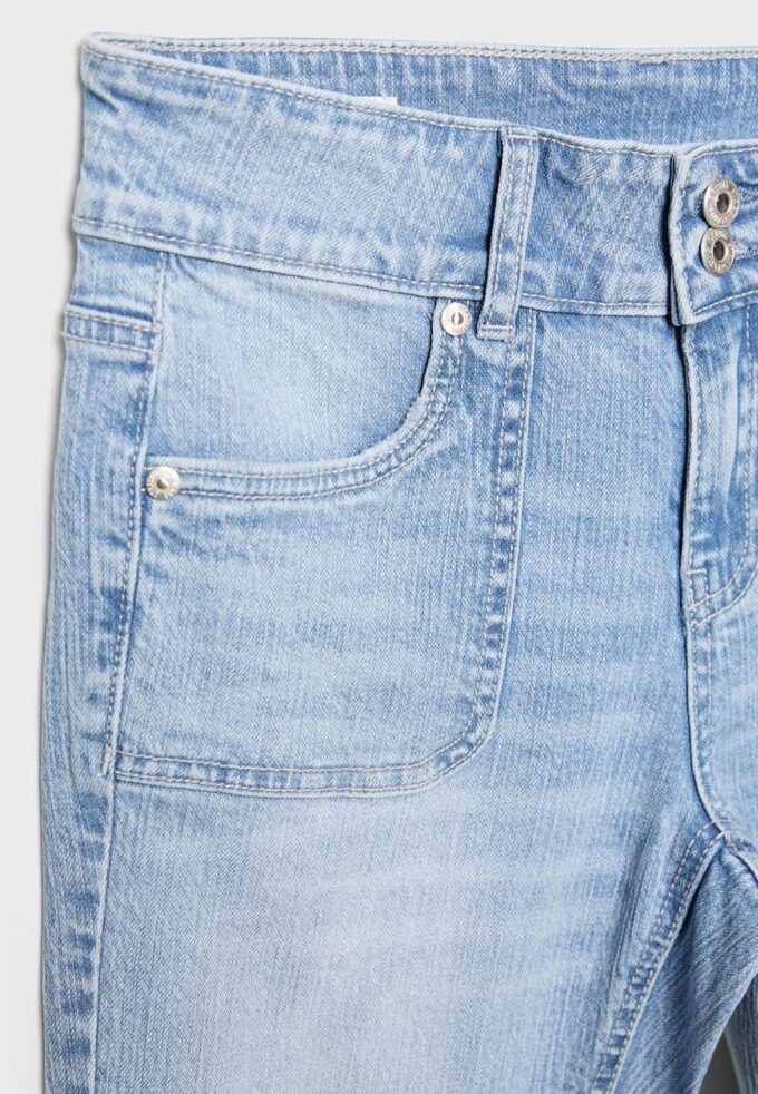 Jeans mit niedriger Leibhöhe und Nahttaschen