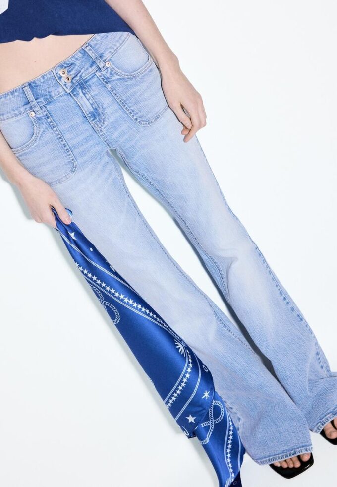 Jeans mit niedriger Leibhöhe und Nahttaschen