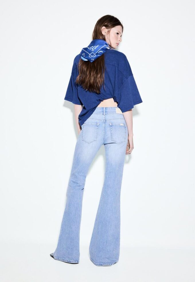 Jeans mit niedriger Leibhöhe und Nahttaschen