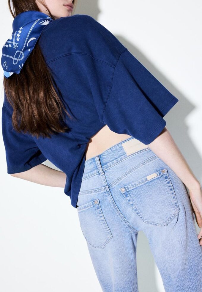 Jeans mit niedriger Leibhöhe und Nahttaschen