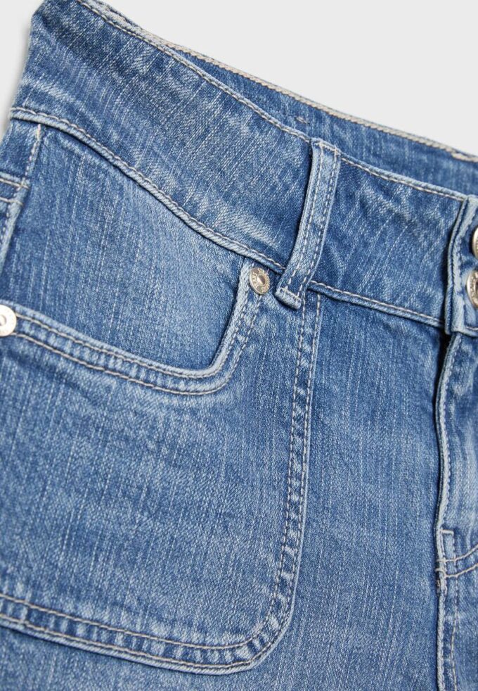 Jeans mit niedriger Leibhöhe und Nahttaschen